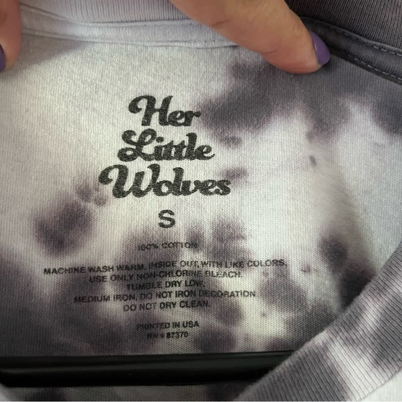 Gray & White Tie Dye ‘Badass Motha’ Long Sleeve Tee by Her Little Wolves, Small - Picture 3 of 5